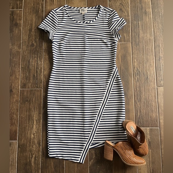 Beige asymmetrical knit dress - Picture 1 of 4